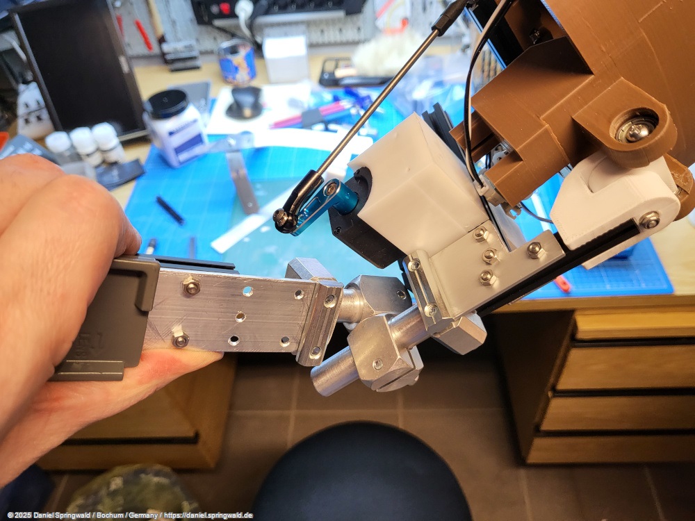Aluminum construction of the animatronic Nix from Star Wars Outlaws